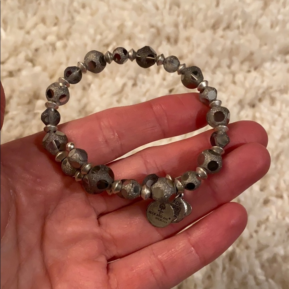 Alex and Ani Bracelete